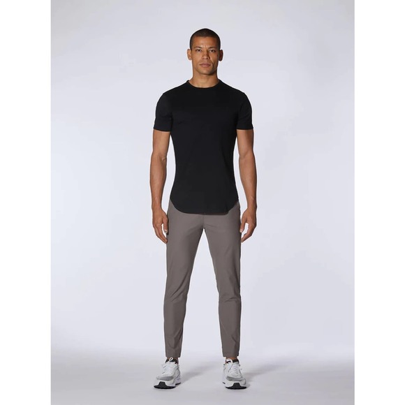 Cuts Clothing Men's Elongated Crew Neck Signature Fit Tee T-Shirt in Black - Picture 4 of 9